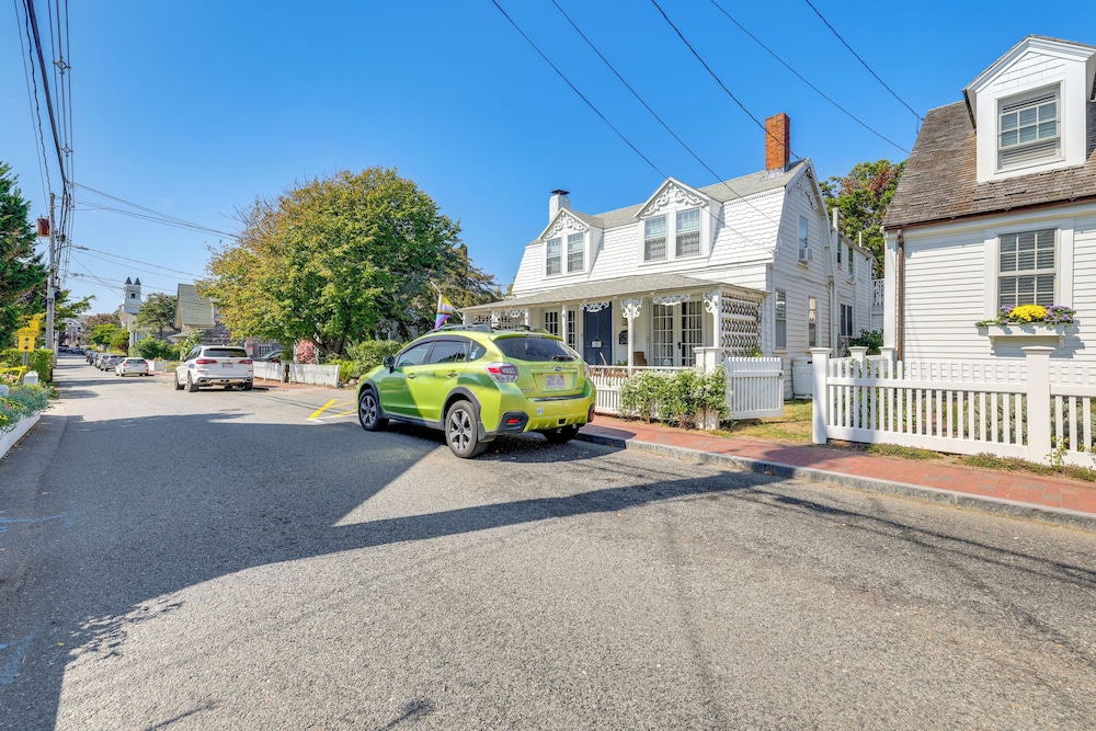 Walk to Beach: Charming Condo in Provincetown!