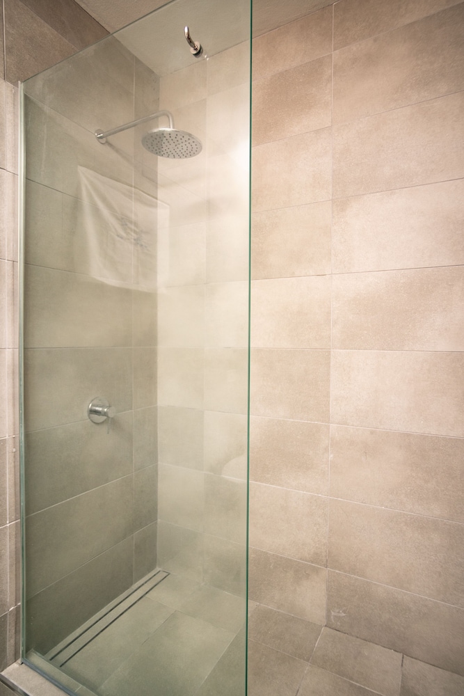 Lazy Parrot Inn - Property Image 4