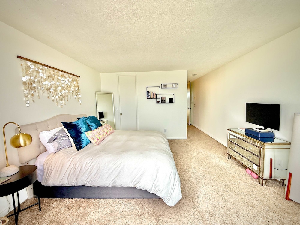 Mission Beach Bayfront Two-story bay View Condo