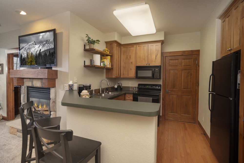 Palomino At Kicking Horse 2 Bedroom Cabin by Redawning - Property Image 18