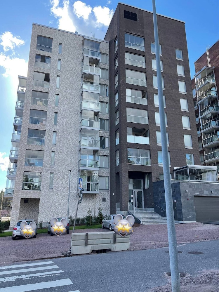 Room-cozy 3 Bedroom Apartment in Heart o