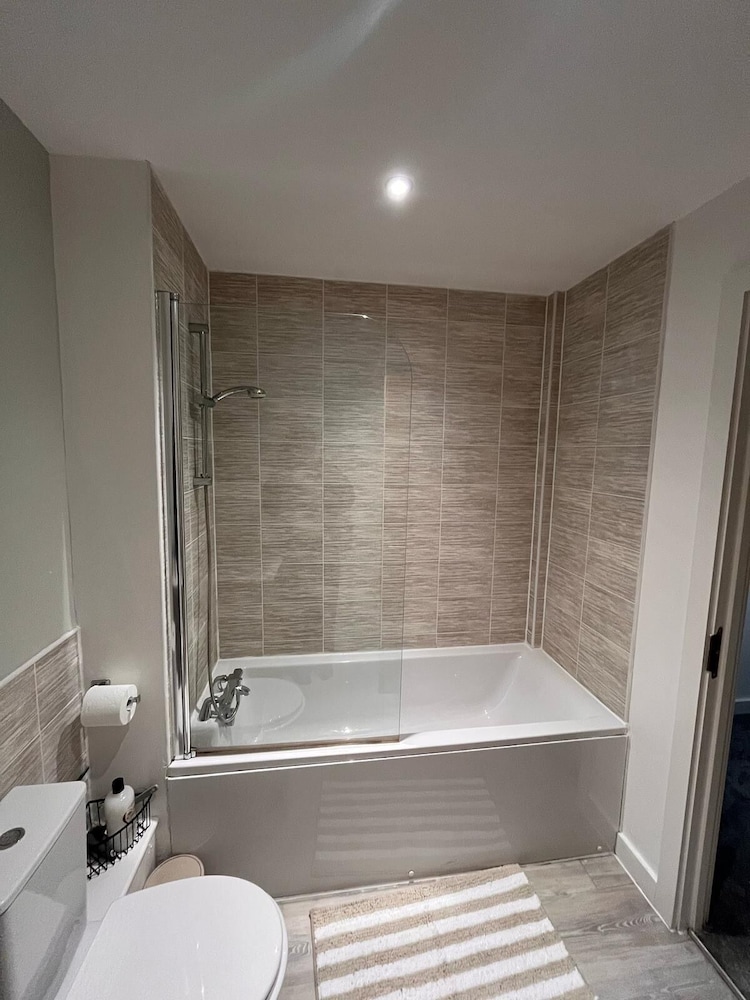 2 Bed Apartment in Salford