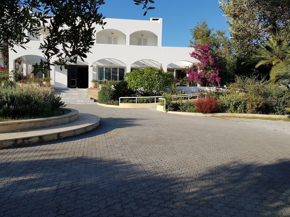 Hotel Mantenia Hotel - Image 1