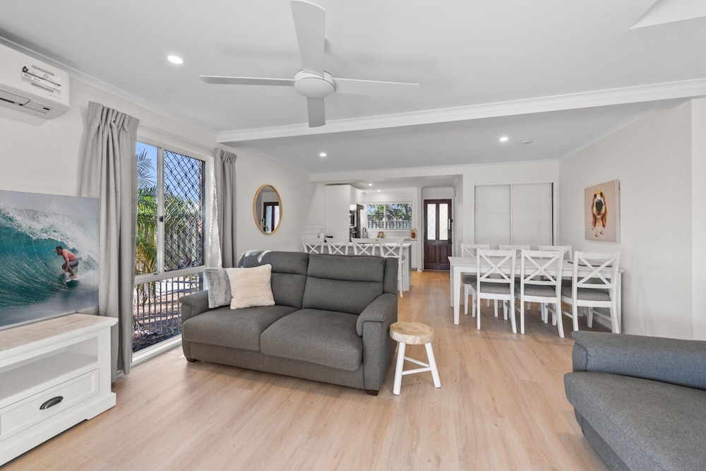 Family-friendly Flat With Balcony Views