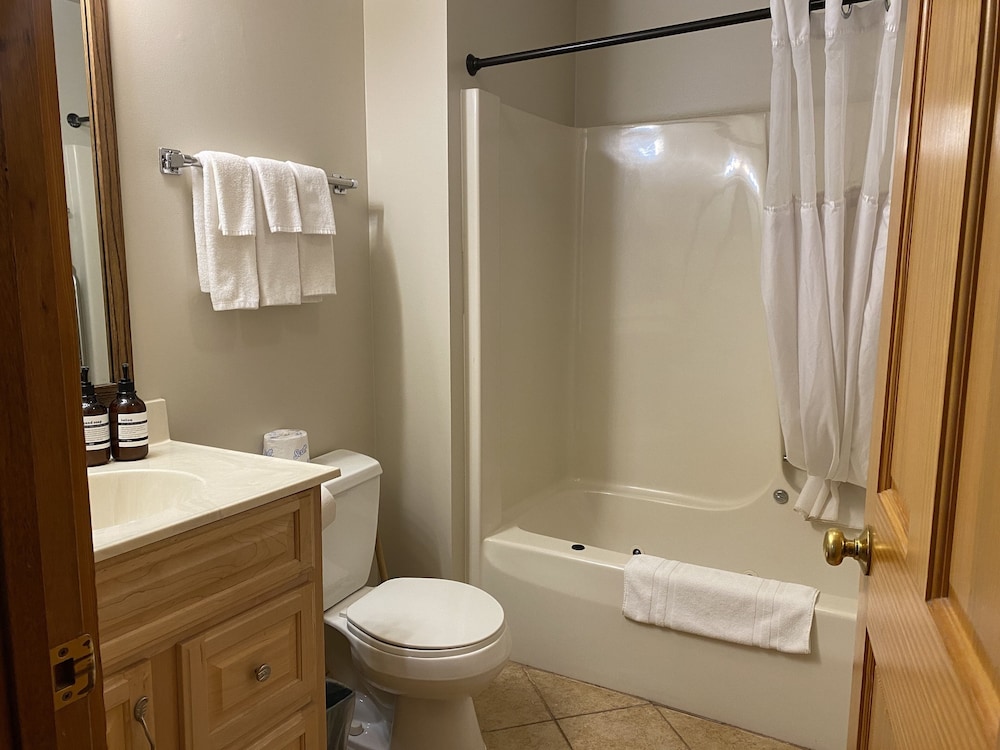 Gunflint Lodge & Outfitters