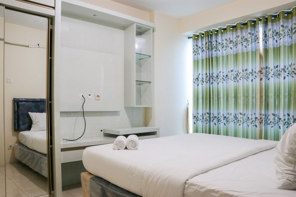 Functional 2Br At Tifolia Apartment