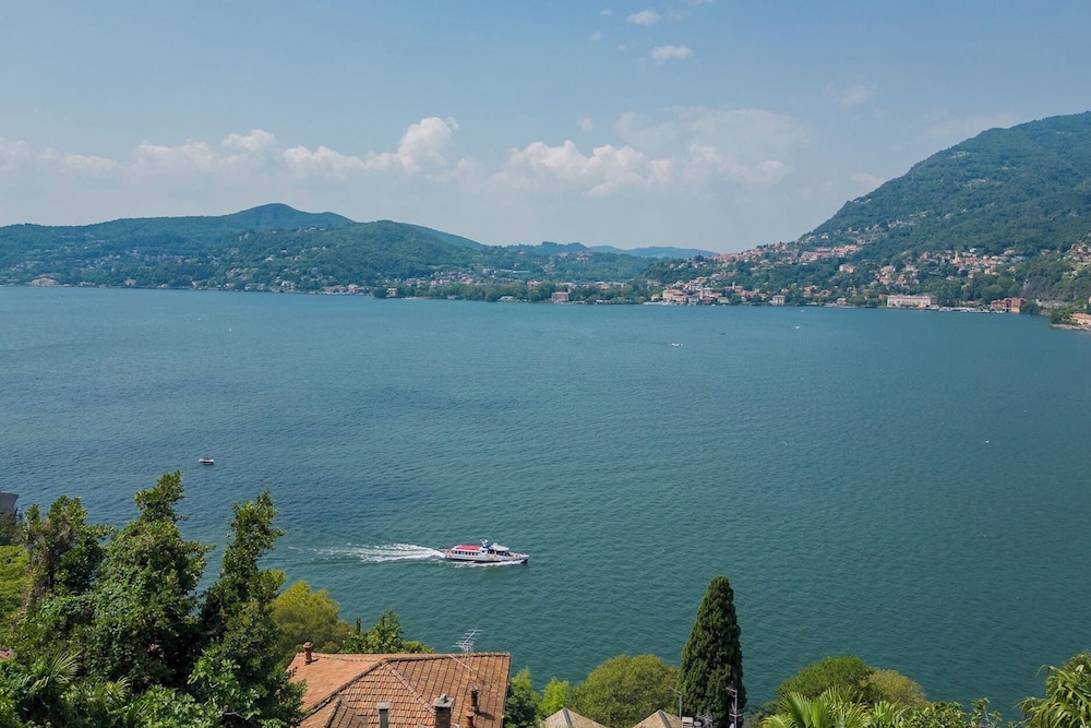 Simon's Apartment With Amazing View by Rent all Como
