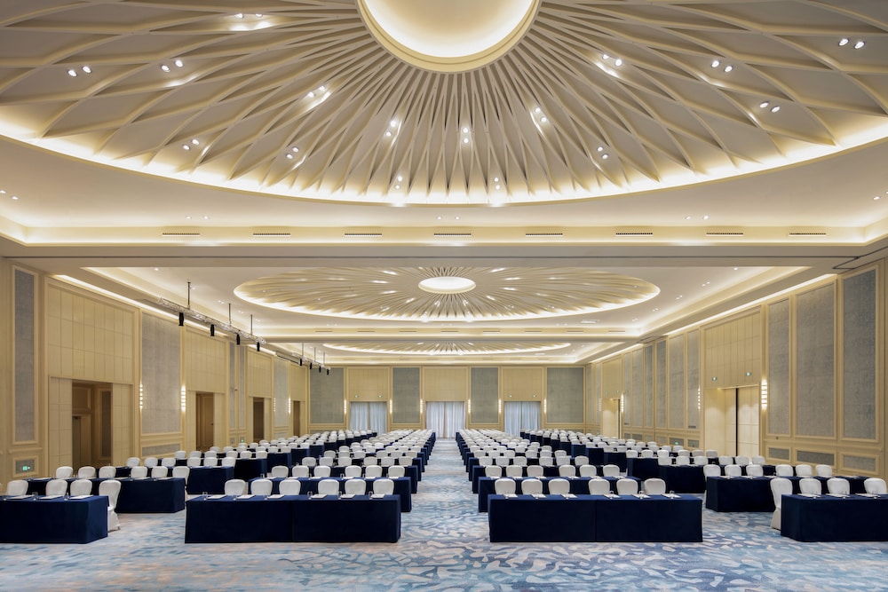 Hilton Dalian Golden Pebble Beach Resort