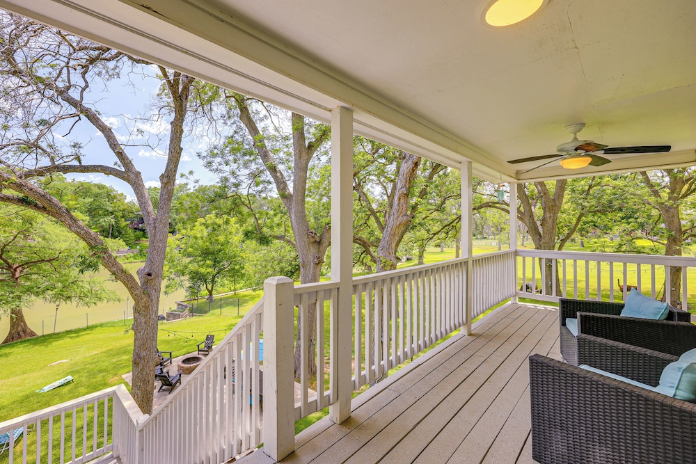 Mod on the Guad Home w/ Lake Mcqueeney Views!
