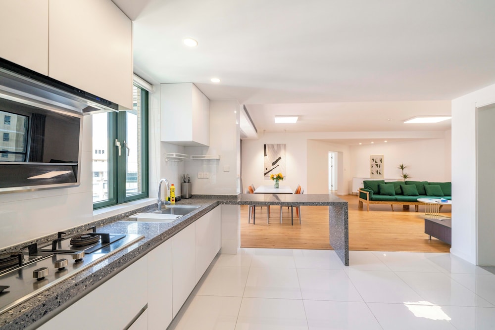 Tyms Spacious 4BR 2BA Apt Xujiahui