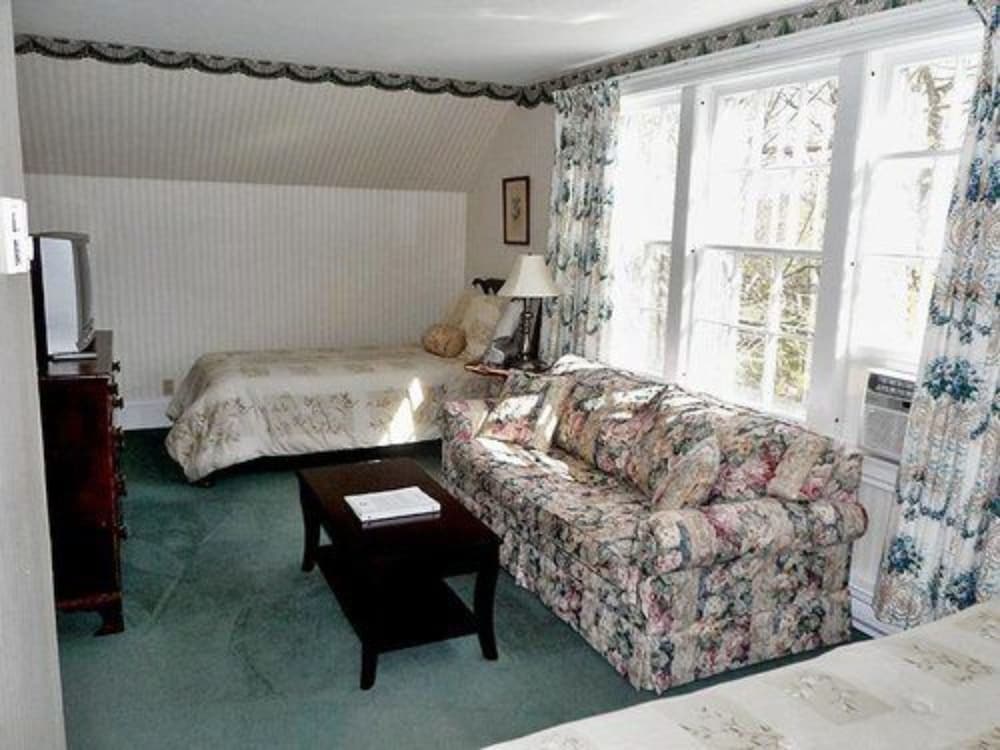 Hillsdale House Inn