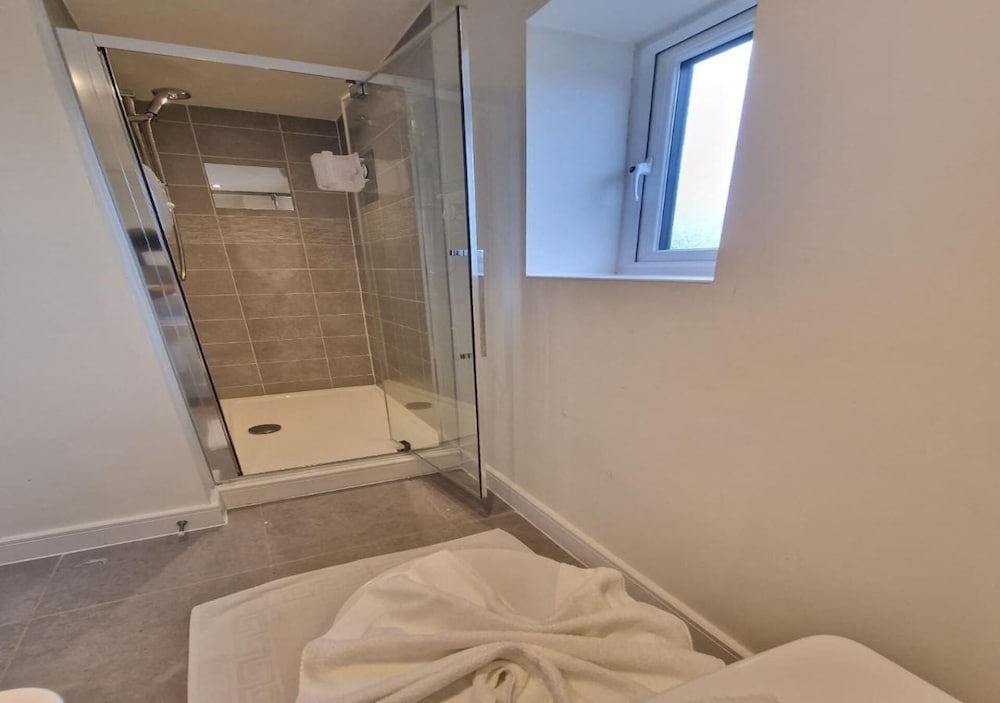 3bedroom Near Nec & Airport W/parking and Garden