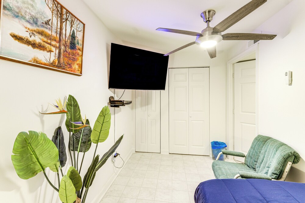 8 Mi to Dtwn Silver Spring: Convenient Condo