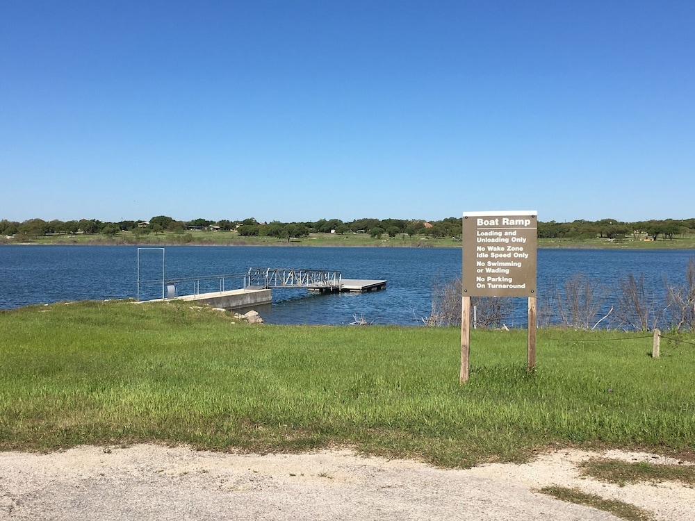 Rustic Canyon Lake Cabins w/ Hot Tub on 3 Acres - Property Image 14