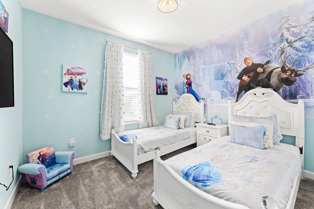 Sophisticated 6BR at Storey Lake Sl2766