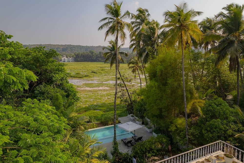 Loto Bianco by Hireavilla -4br w Pvt Pool Siolim