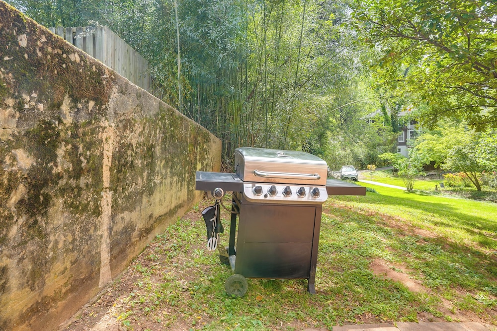 1 Mi to Downtown Lynchburg: Cozy Apt w/ Pool