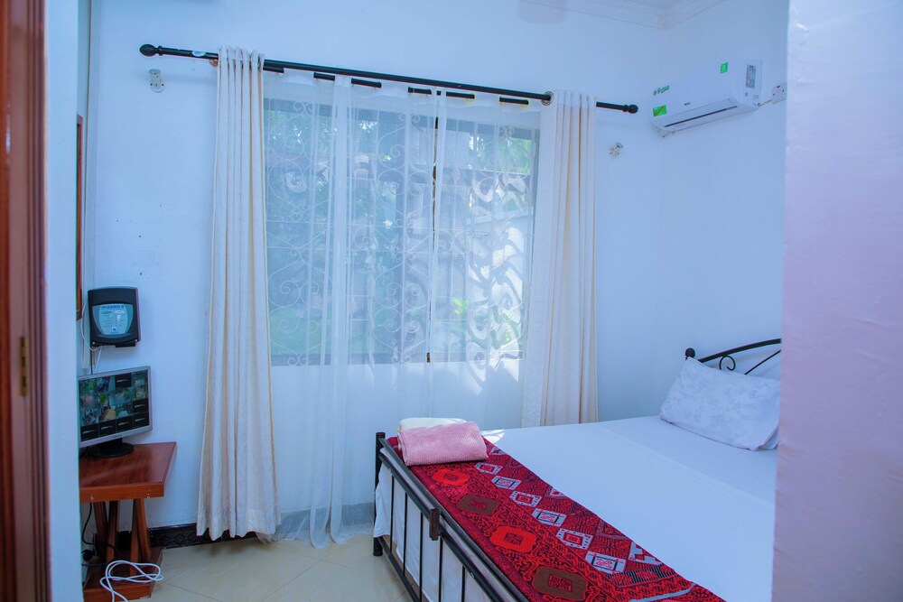 Dar es Salaam-sleeps8-parking-garden-pet Friendly view 5