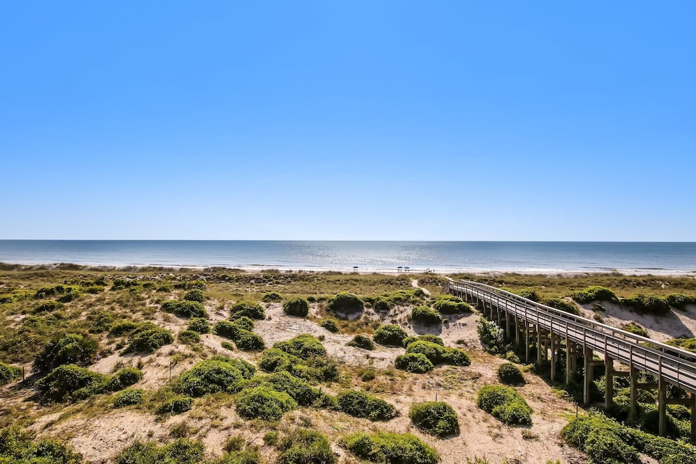 Ocean Place Condo with Direct Access to the Beach by RedAwning