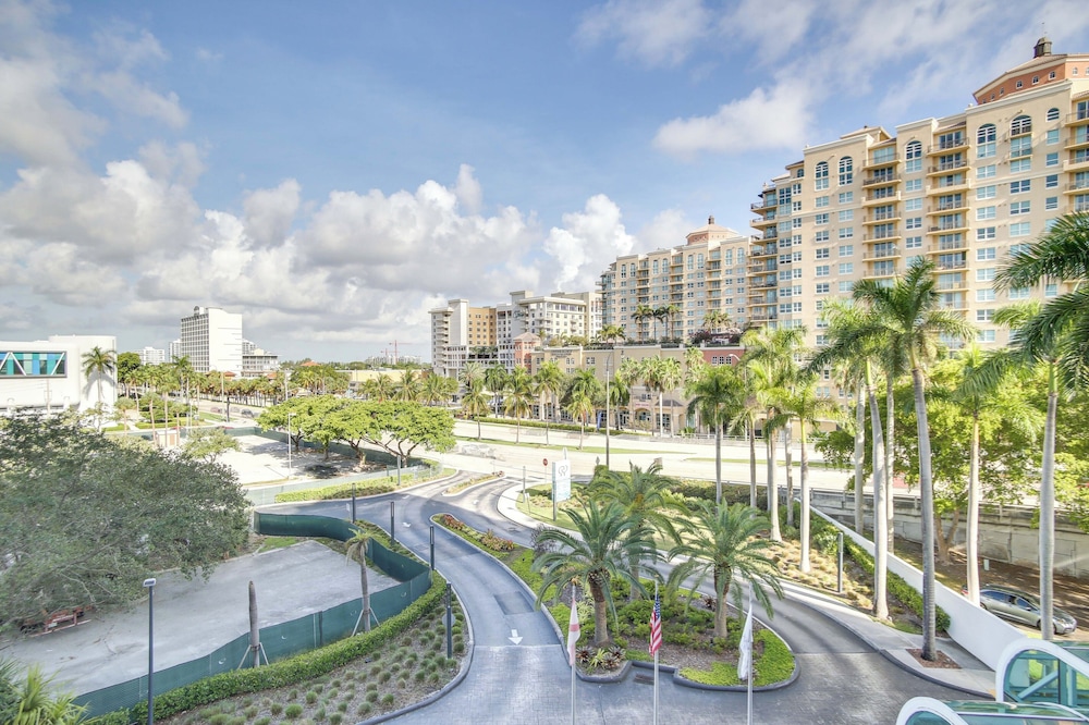 Modern Ft Lauderdale Condo ~ 7 Mi to Airport!