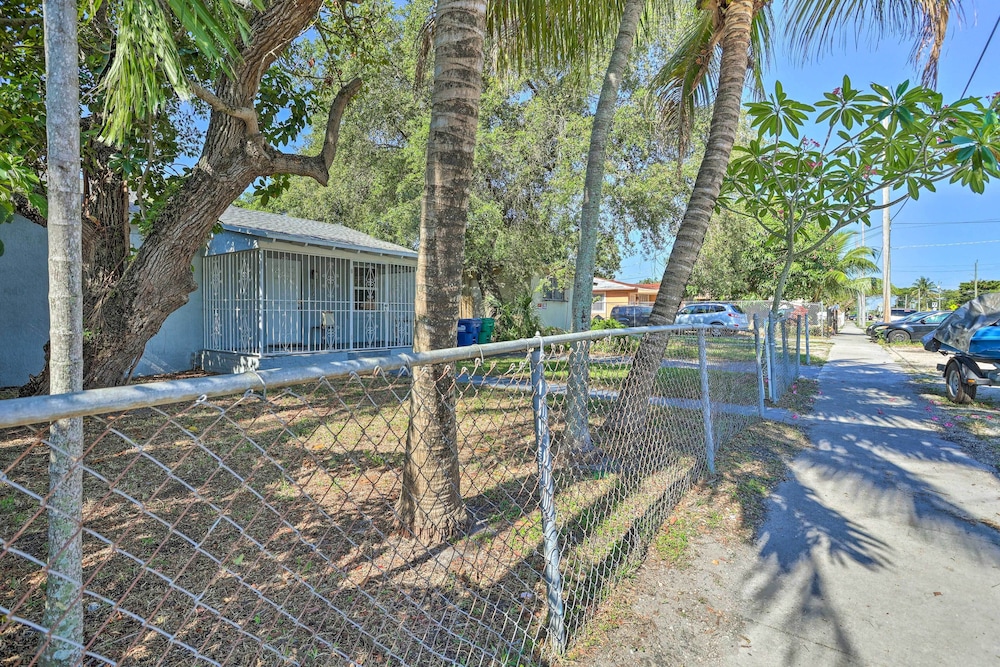 Pet-friendly Miami House ~ 8 Mi to Beaches!