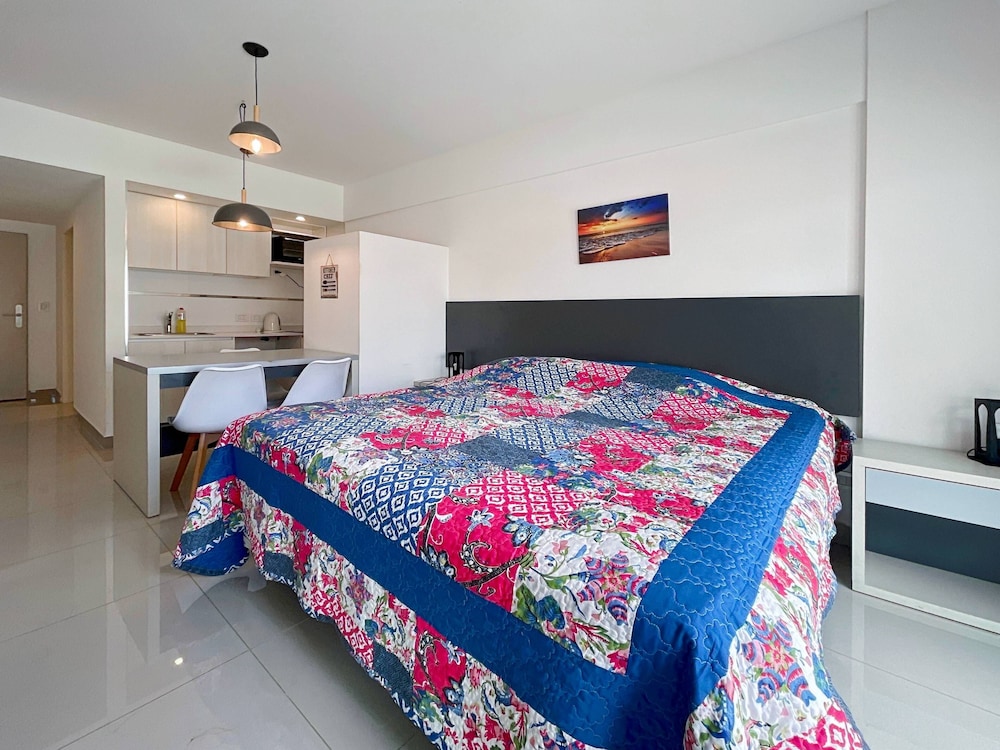 Ayres Suites Moreno