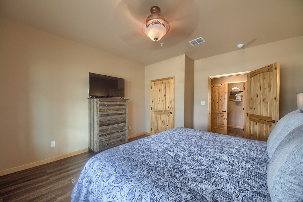 Oma13a14 Gruene Bungalow At Old Mills Resort 6 Bedroom Condo