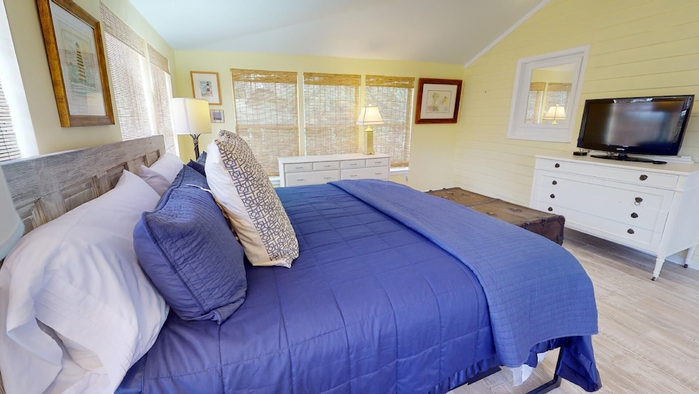712 2nd Avenue - Upper