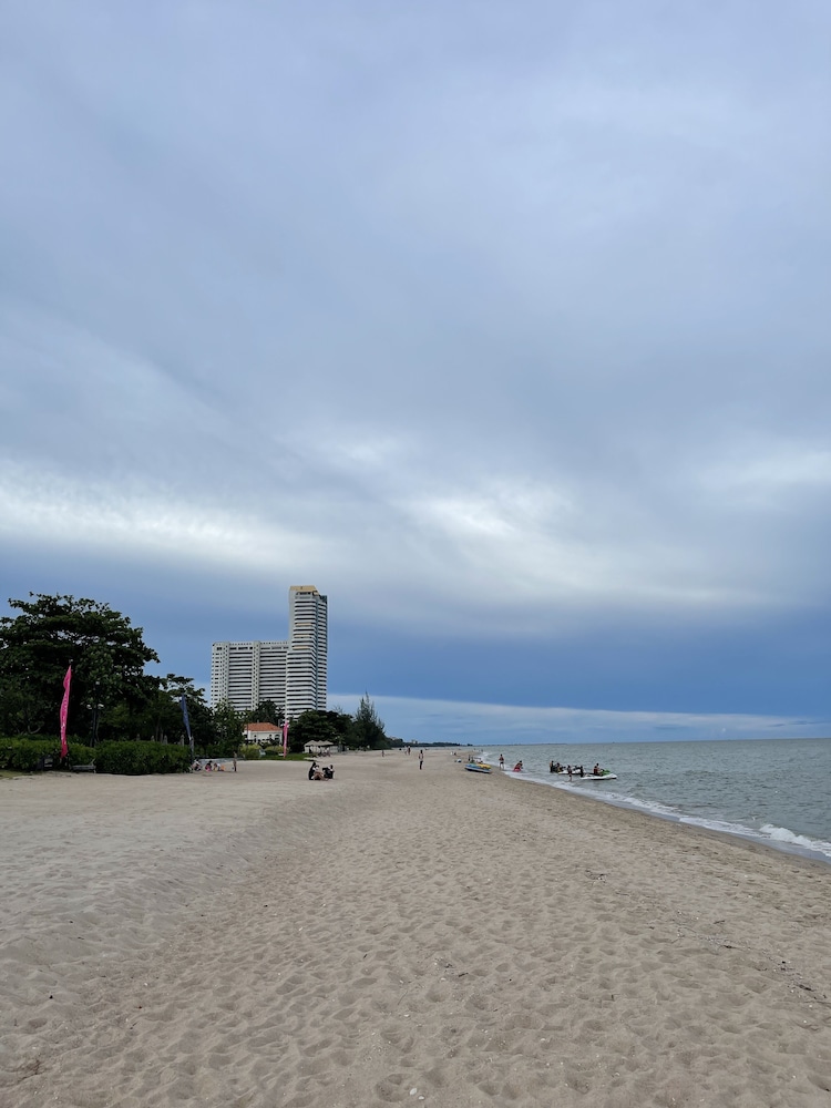Baan Thew Talay Blue Sapphire