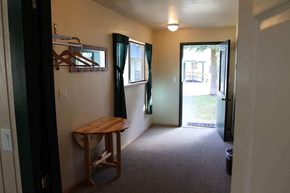 Lakeside Resort and Motel