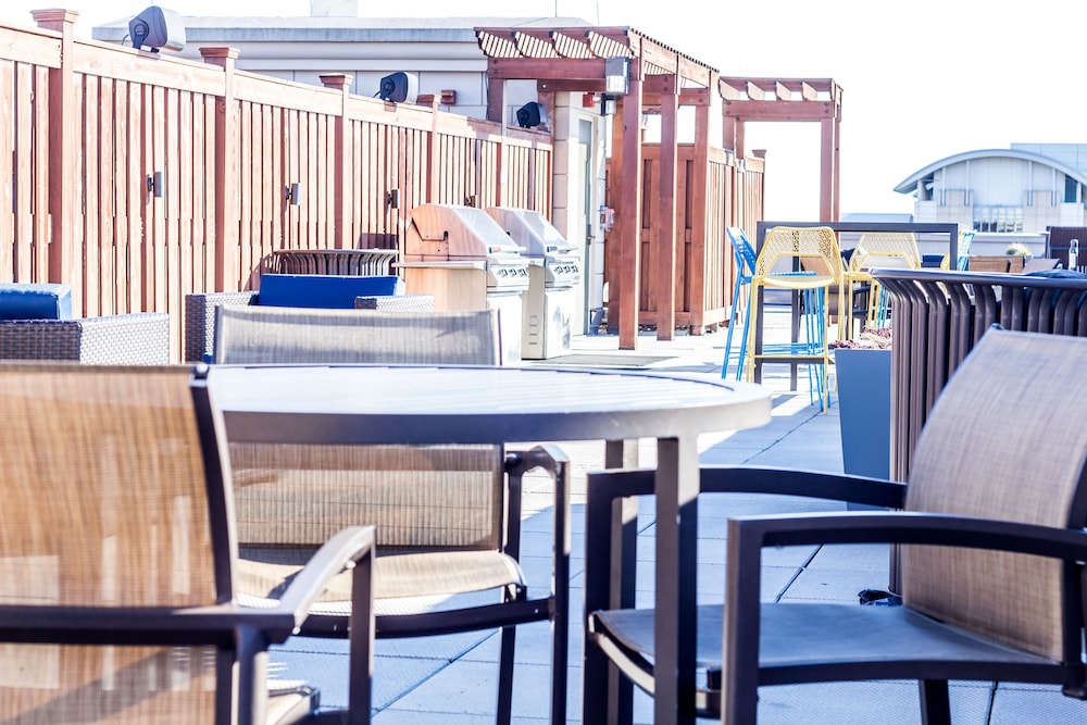 Heaven on Hollywood Boulevard Furnished Apartments
