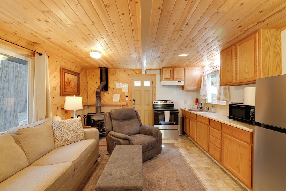 Hike, Ski & Sip: Arnold Cabin 4 Mi to State Park!
