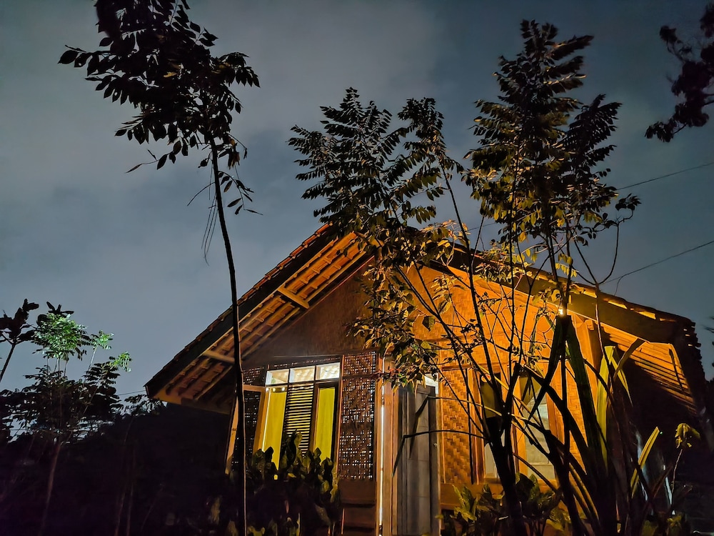 OZ Cabin by Farmstay Managel