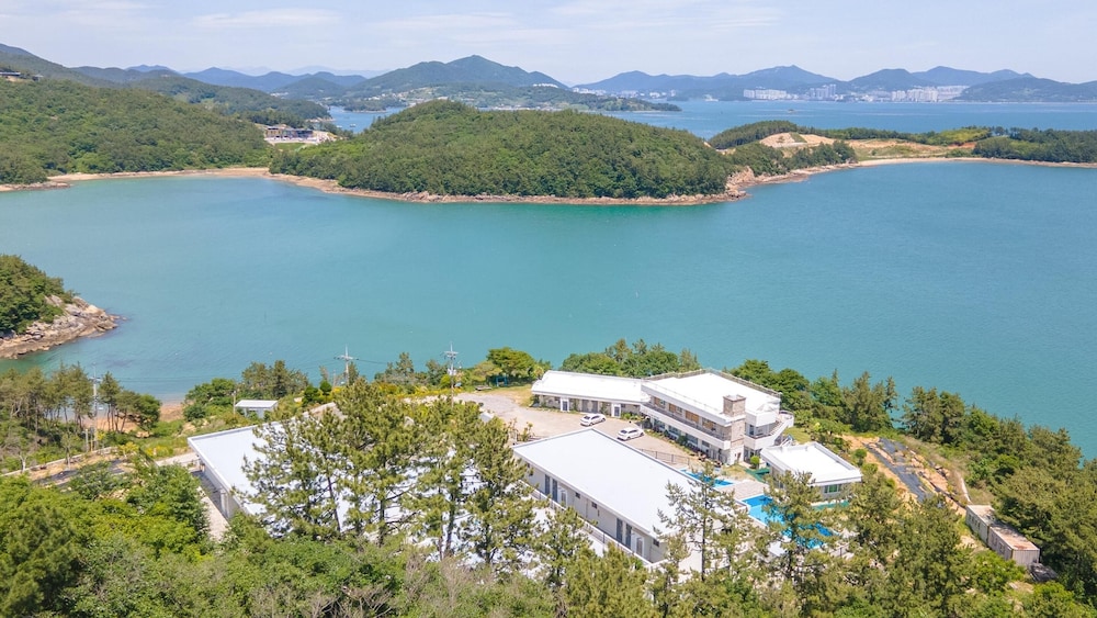Yeosu Rebeu Ocean View Pension view 2