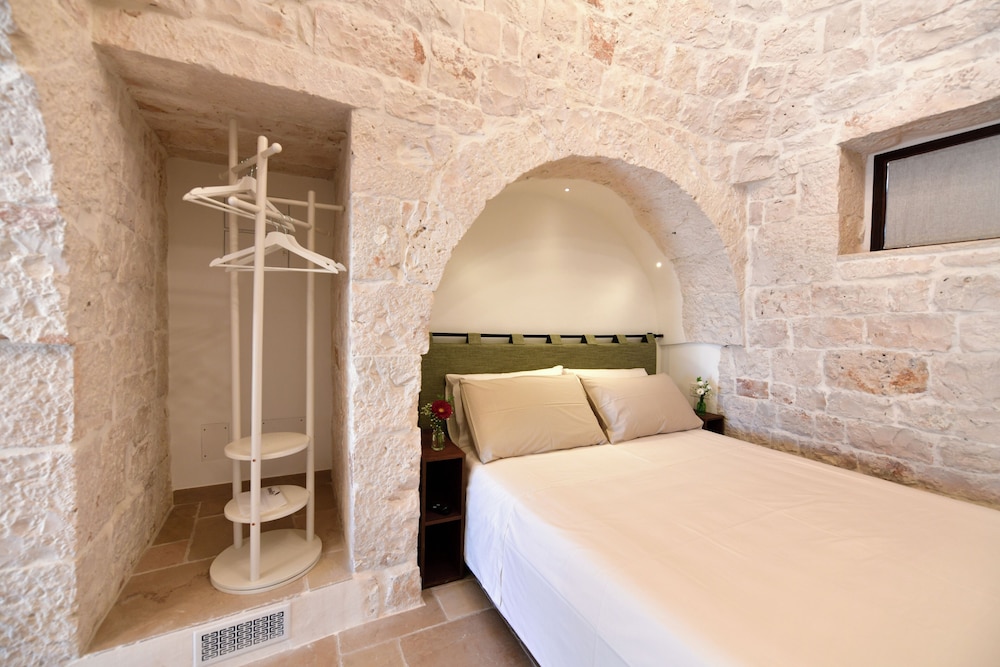 Lamarossa Trulli & Suites