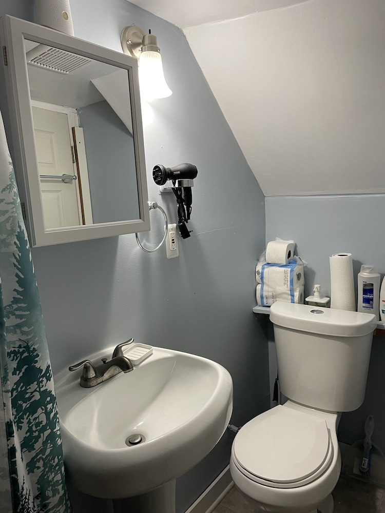 Downtown Suite - Close to Topgolf, Horseshoe Casino, UM Baltimore - Property Image 32
