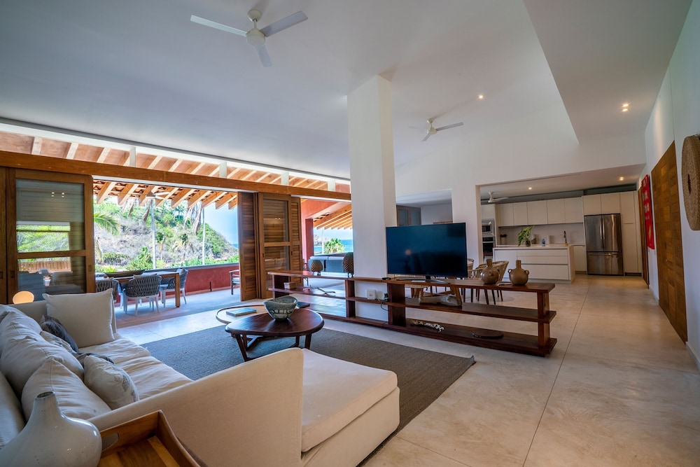 Careyes 114 Oceanfront Luxury With a Spacious Te