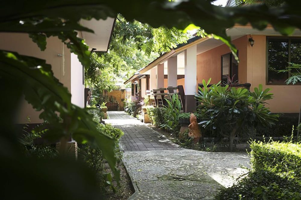 Phalaburi Resort by dreamhouse