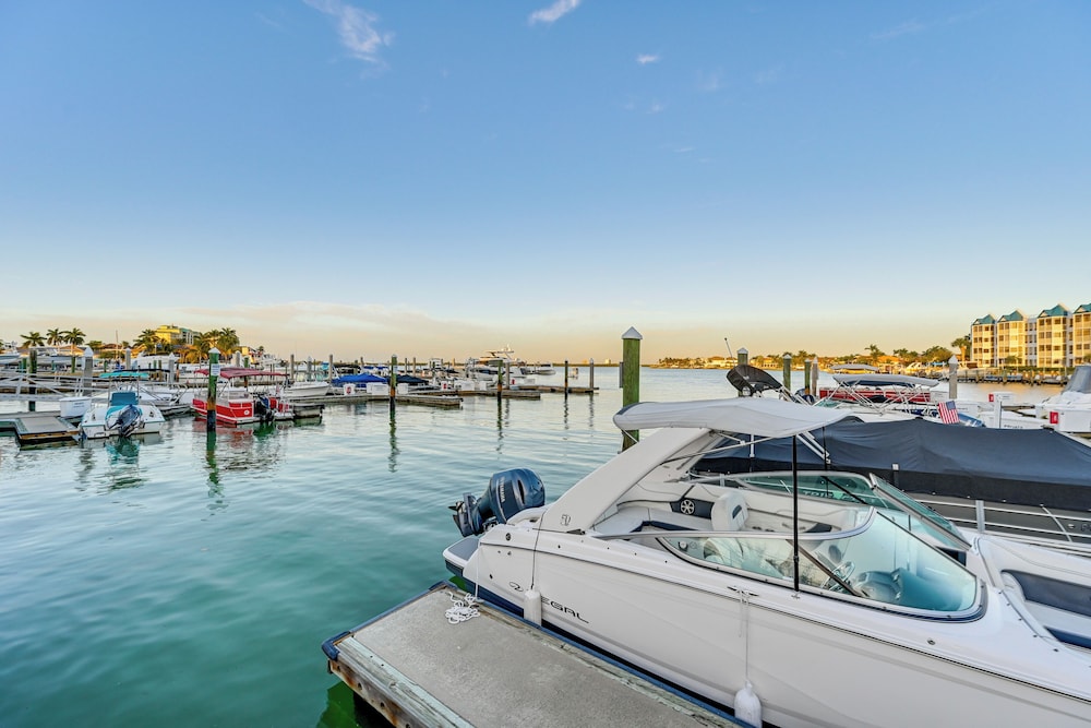 Oceanside Marco Island Retreat: Pool & Tennis!