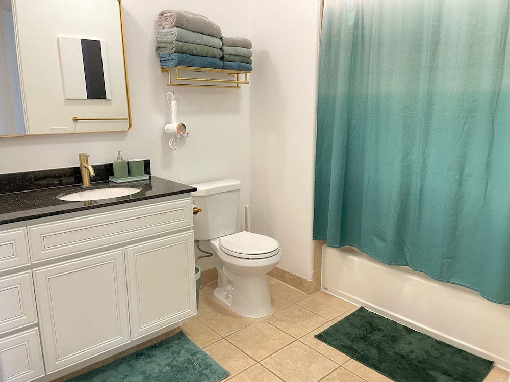 MCM Styled Condo Sleeps 4 Pool hot tub