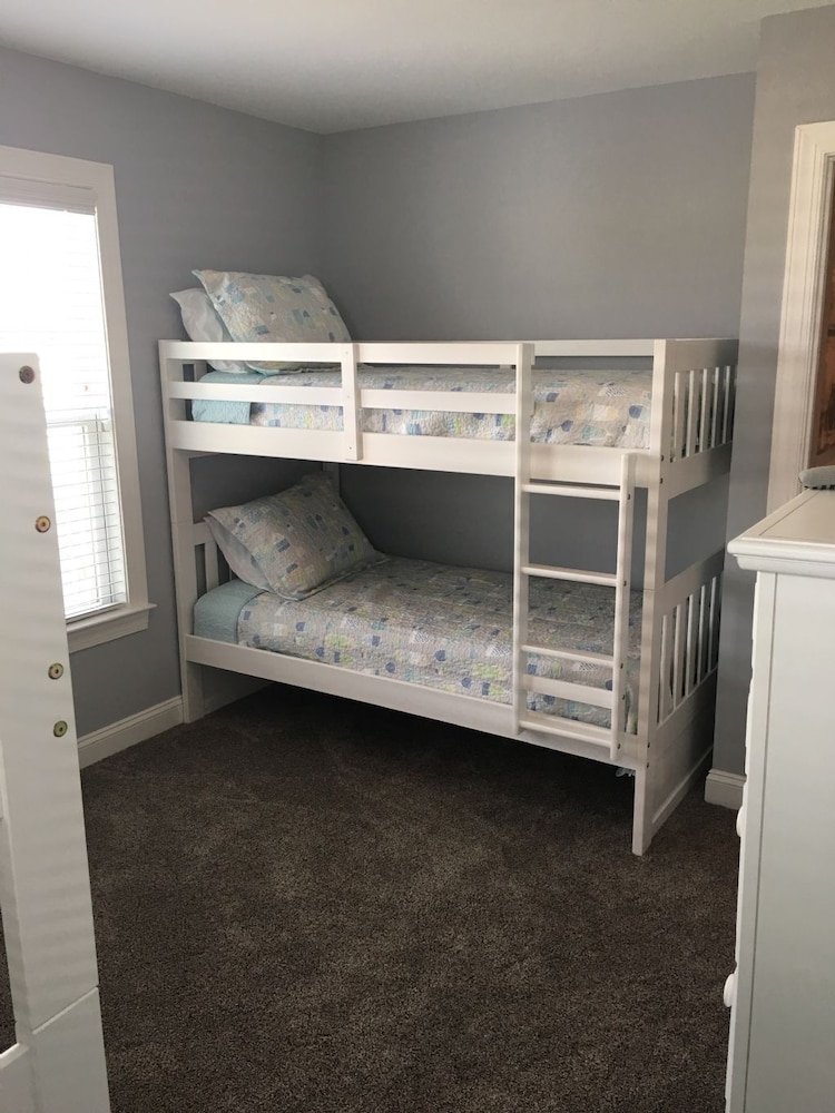 Best Day Ever 4 Bedroom Home by RedAwning