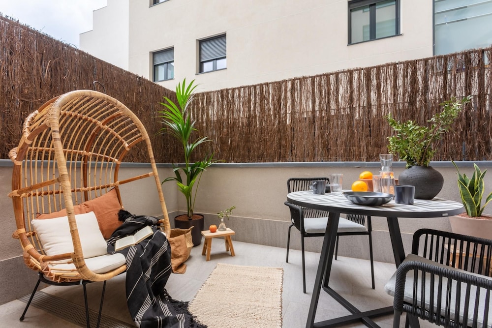 Abardok - 1 Bedroom and Terrace in R os Rosas