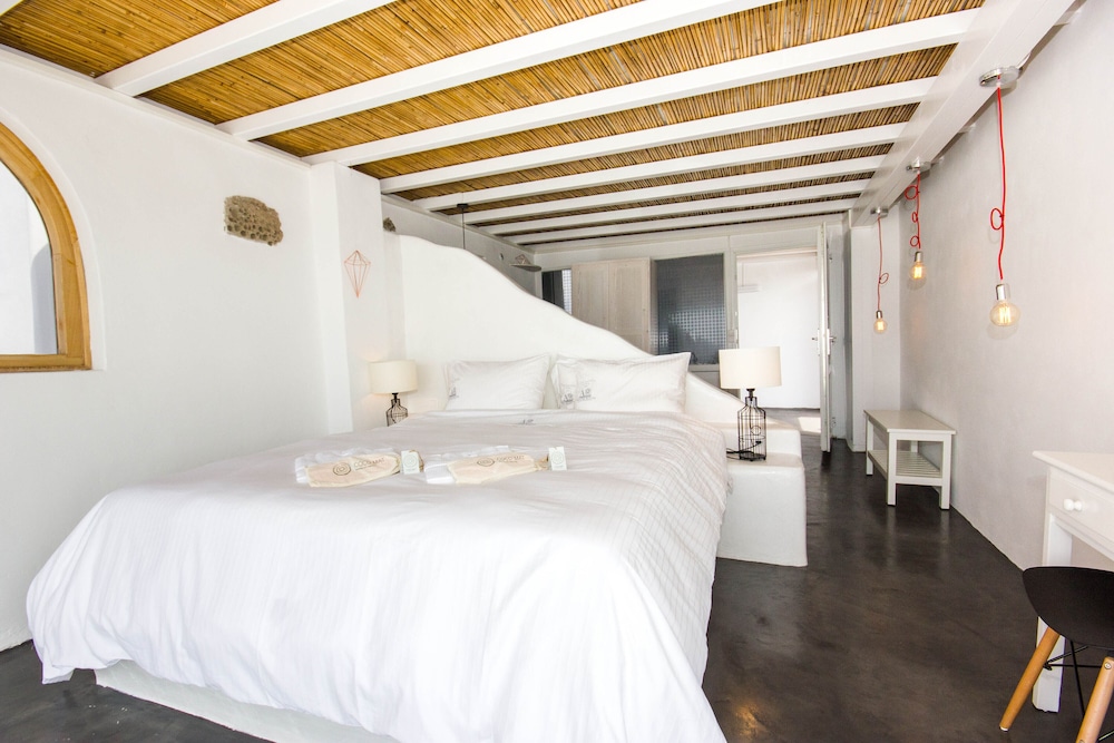 Anixi Lounge Suites - Adults Only photo 3