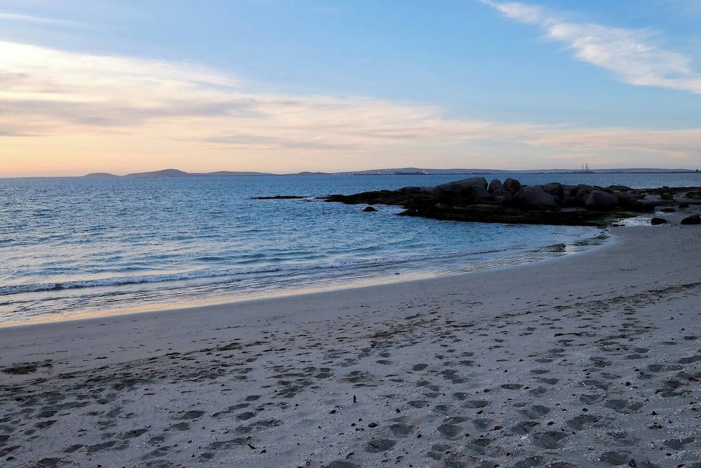 The Pelican - Stunning 3-bedroom Holiday Home in Langebaan