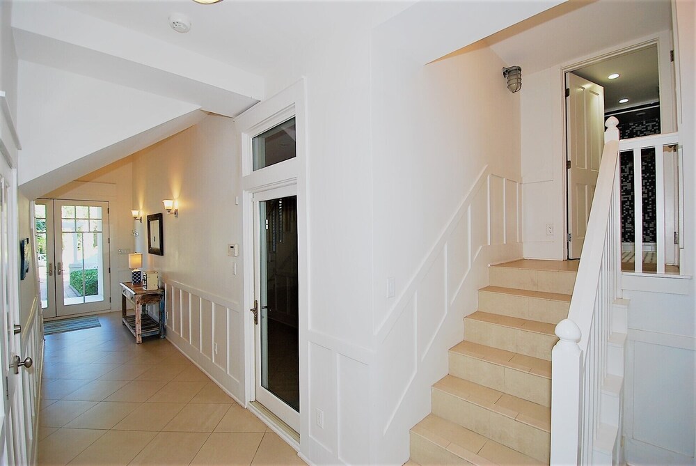 Bella Casa - Private House With Hot Tub 4 Bedroom Home by RedAwning