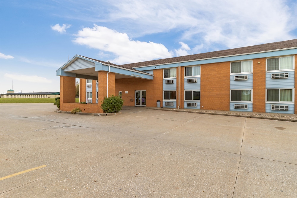Motel 6 Davenport, IA