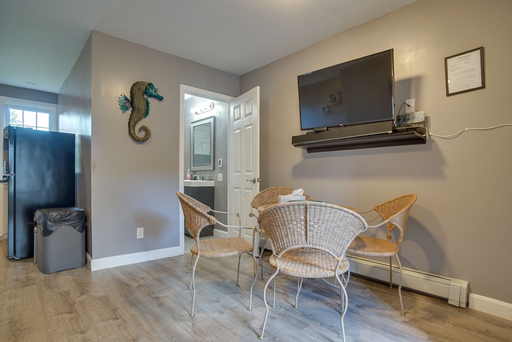 ~ 1 Mi to Beach: Cape Cod Apt in South Yarmouth