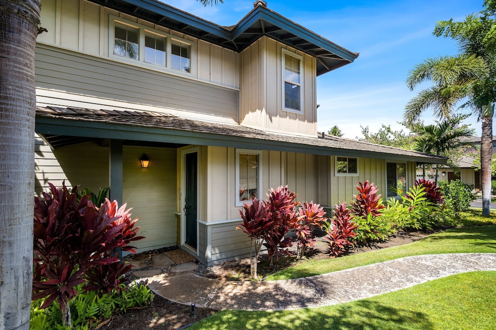 Beautiful Townhouse - Great Amenities and Spacious Lanai! Comes With Beach Pass! - Vrkcv