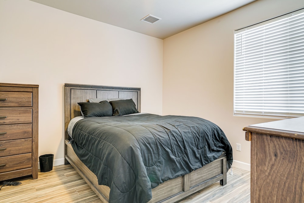 Private Hot Tub + Putting Green: El Paso Getaway!