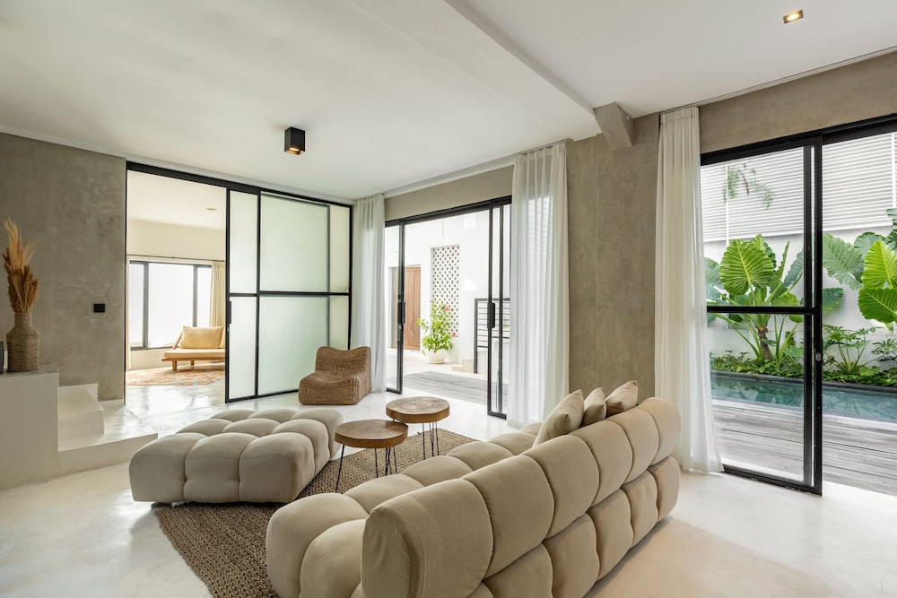 4BR Luxe Pool Villa Canggu near Finns view 4